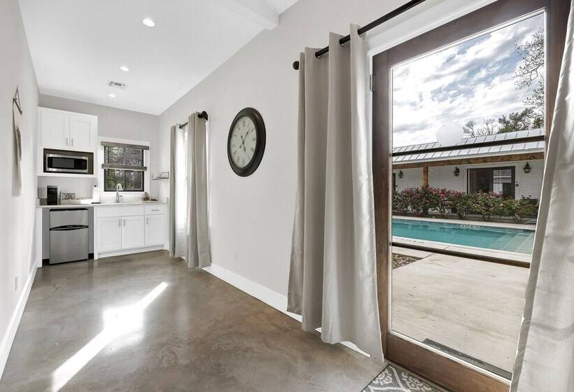 Schubert Inn Cottage   Pool   Walk To Main St