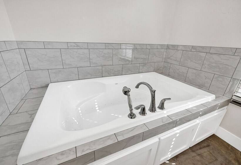 Schubert Inn Cottage   Pool   Walk To Main St