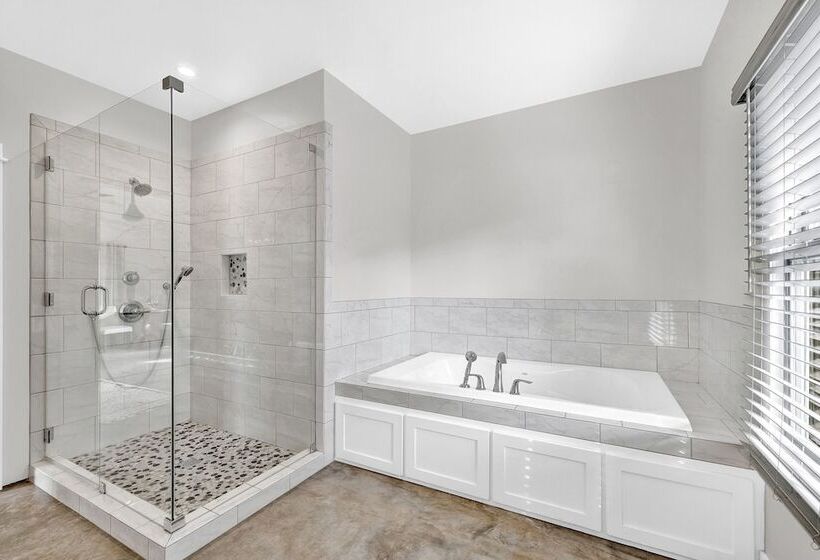 Schubert Inn Cottage   Pool   Walk To Main St