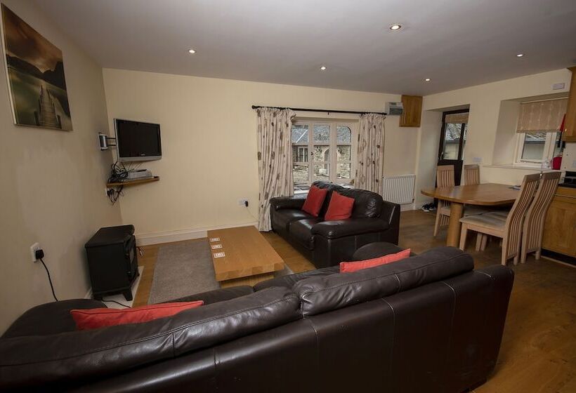 Shieling Cottage At Lovelady Shield