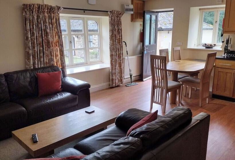 Shieling Cottage At Lovelady Shield