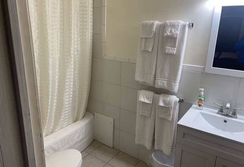 The Maple Motel Erie