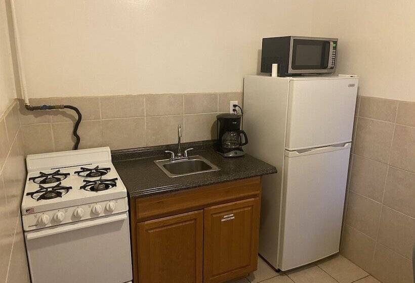 The Maple Motel Erie