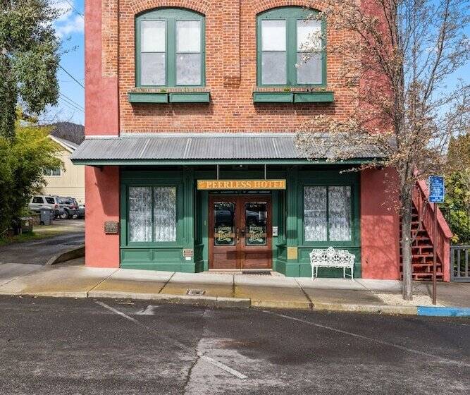 The Peerless Hotel By Wanderlodges