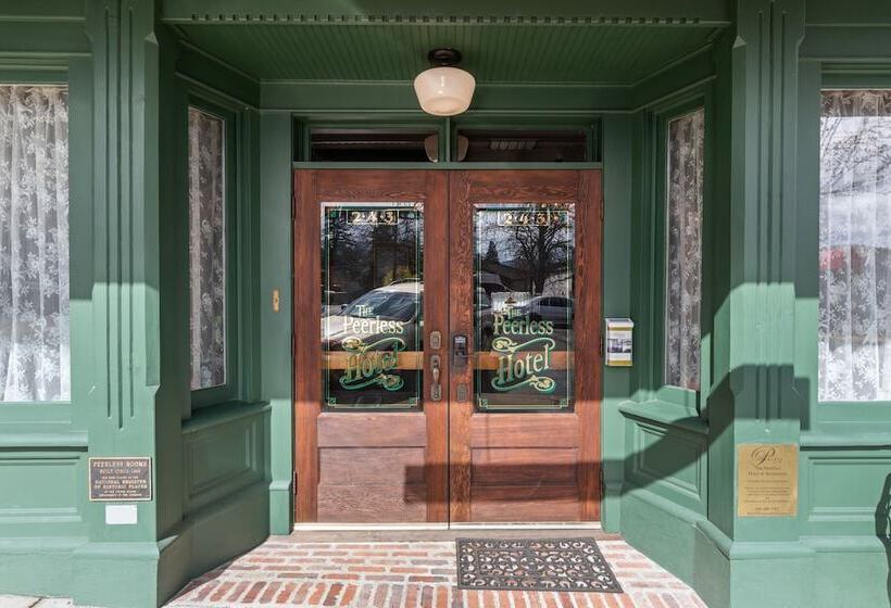 The Peerless Hotel By Wanderlodges