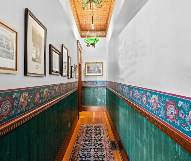 The Peerless Hotel By Wanderlodges