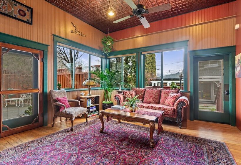 The Peerless Hotel By Wanderlodges