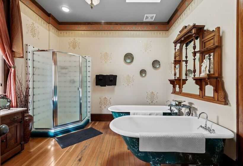 The Peerless Hotel By Wanderlodges