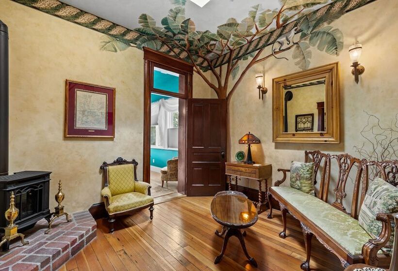 The Peerless Hotel By Wanderlodges