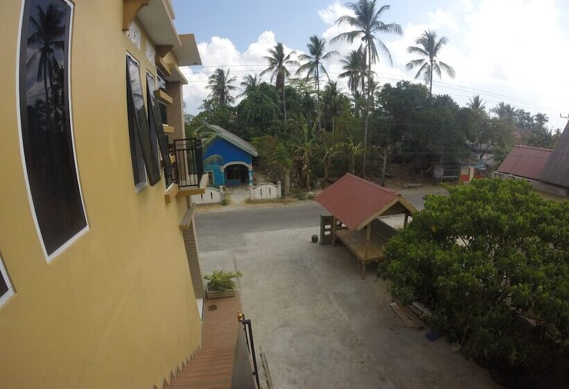 هتل Artha Homestay Tomia
