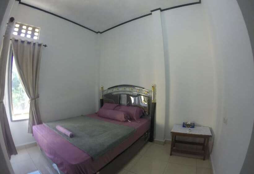 בית מלון כפרי Artha Homestay Tomia