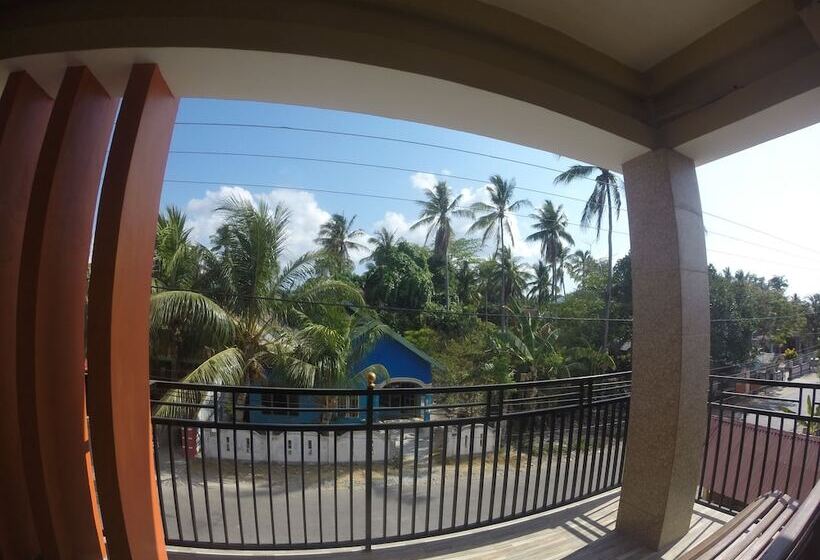 هتل Artha Homestay Tomia