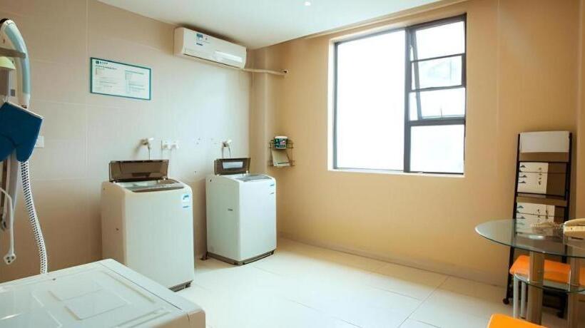 Отель City Comfort Inn Hezhou Municipal Square