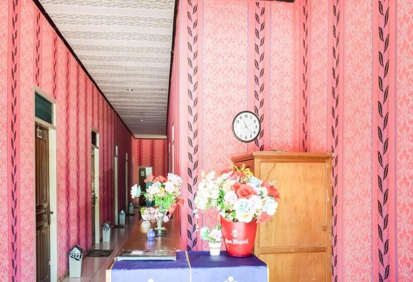 Отель Penginapan Widodo By Oyo