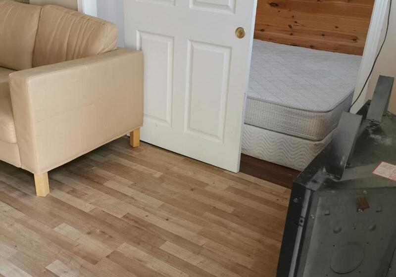 Отель Sunrise Tourist Trailer Park