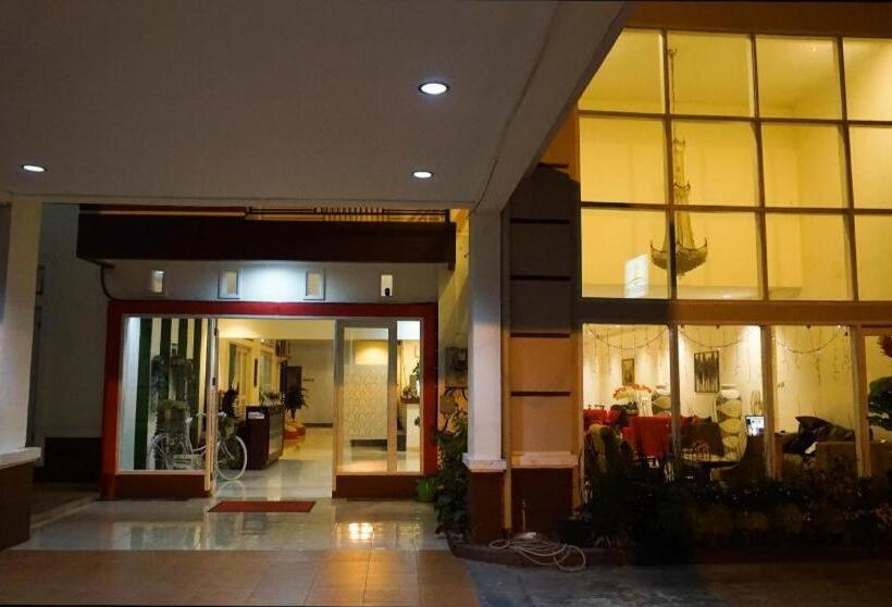 ホテル The Garden