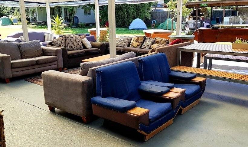 Общежитие Happy Apple Backpackers