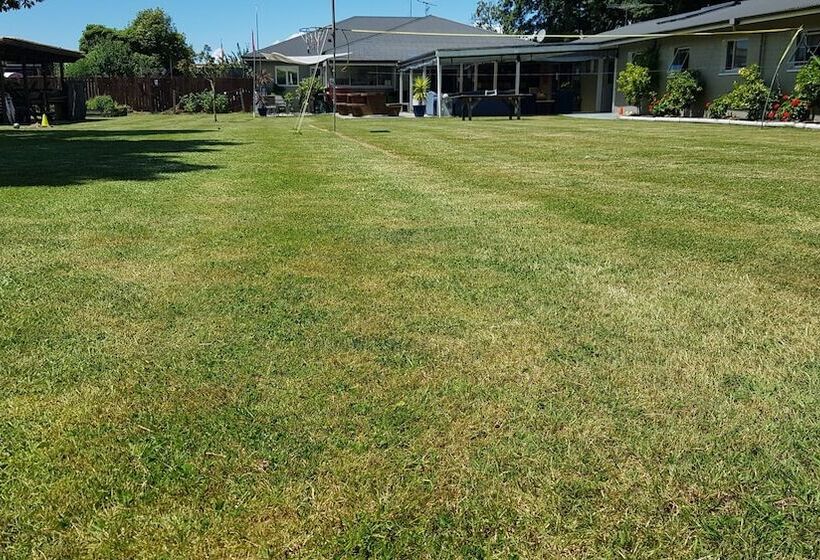 Общежитие Happy Apple Backpackers