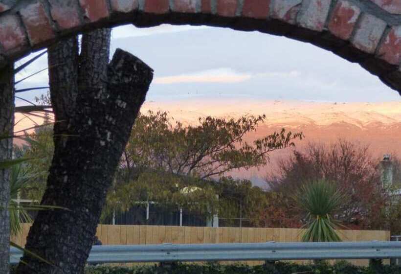 Alexandra Heights Motel