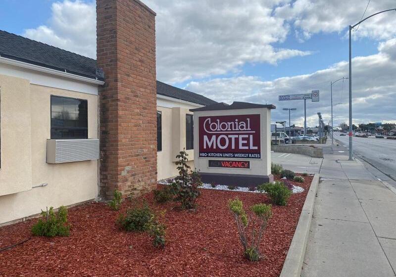 Colonial Motel