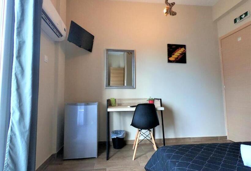 Achillion Hotel Piraeus