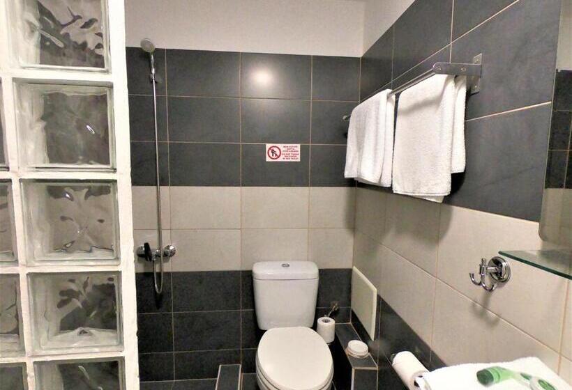 Achillion Hotel Piraeus