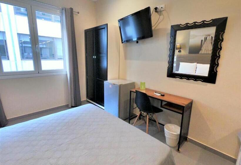 Achillion Hotel Piraeus