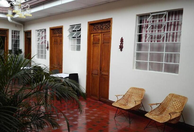 Отель Alcayata Colonial