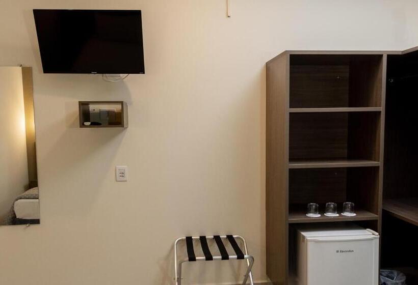 בית מלון כפרי Astor