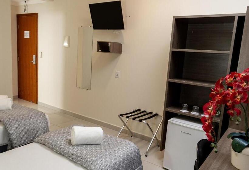 בית מלון כפרי Astor