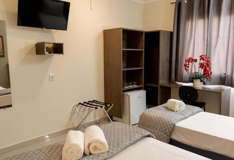 בית מלון כפרי Astor