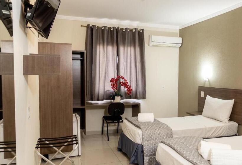 בית מלון כפרי Astor