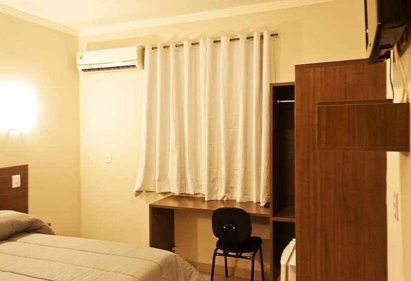 בית מלון כפרי Astor