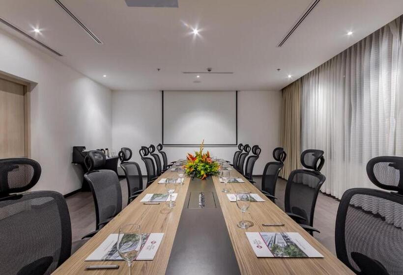 Отель Best Western Plus Santa Marta