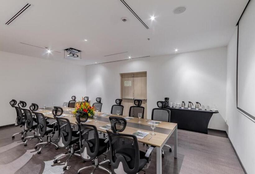 Отель Best Western Plus Santa Marta