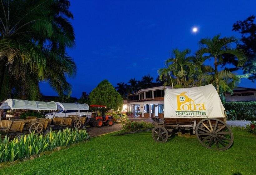 ホテル Campestre La Potra