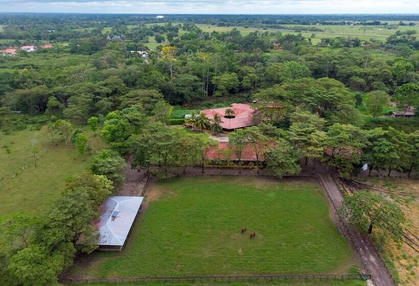 ホテル Campestre La Potra