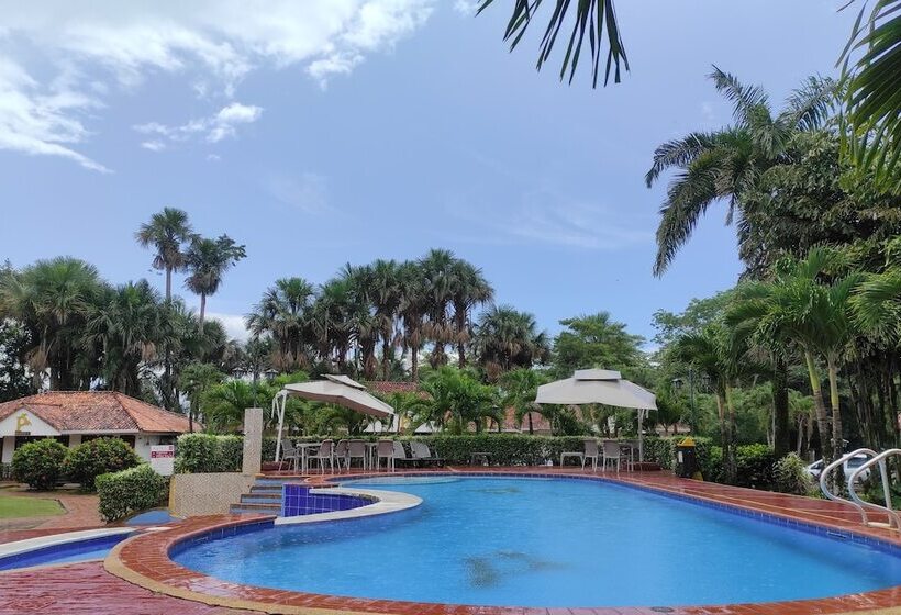 ホテル Campestre La Potra