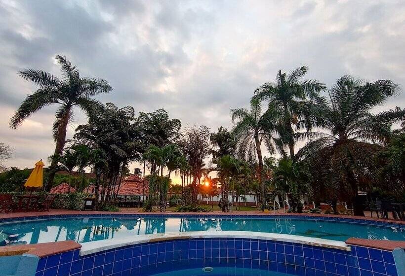 ホテル Campestre La Potra