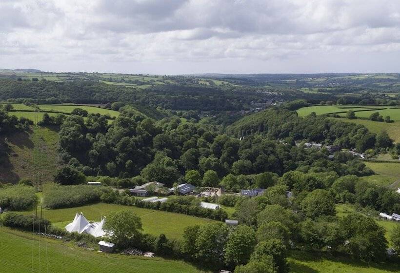 Отель Ceridwen Glamping, Double Decker Bus And Yurts