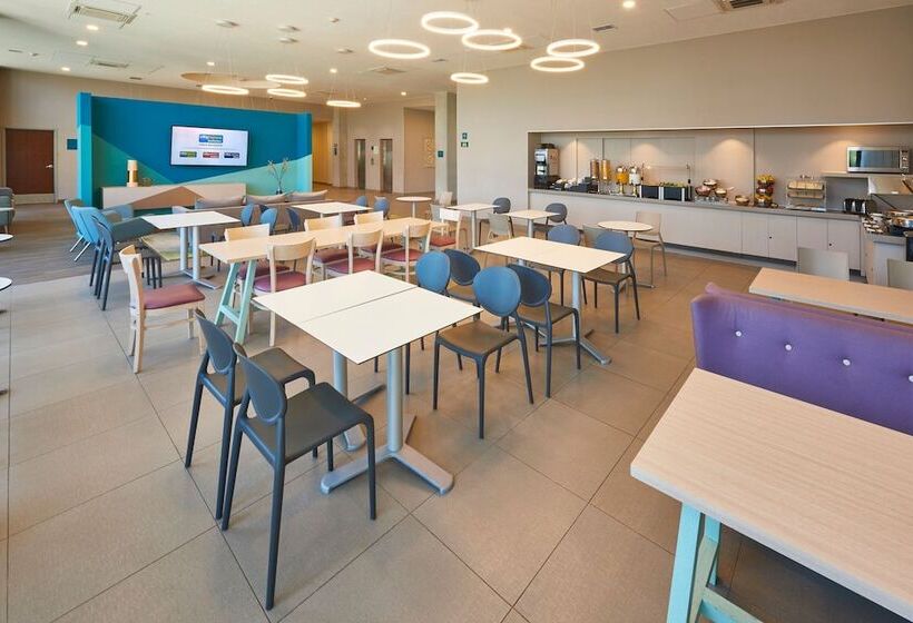 בית מלון כפרי City Express Suites By Marriott Tijuana Rio