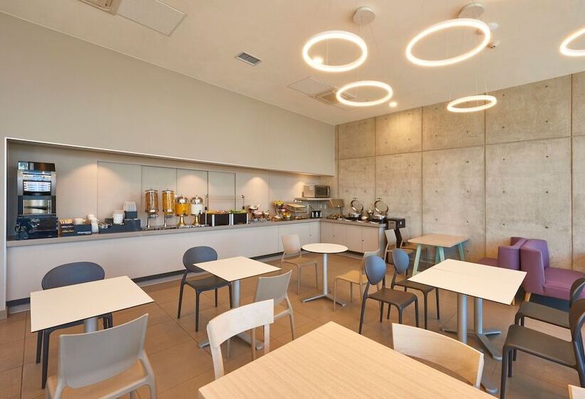 בית מלון כפרי City Express Suites By Marriott Tijuana Rio