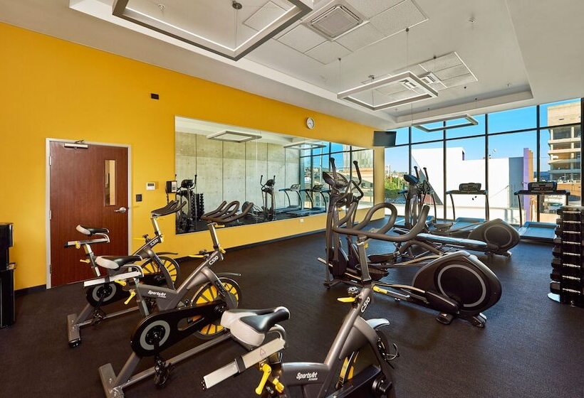 בית מלון כפרי City Express Suites By Marriott Tijuana Rio