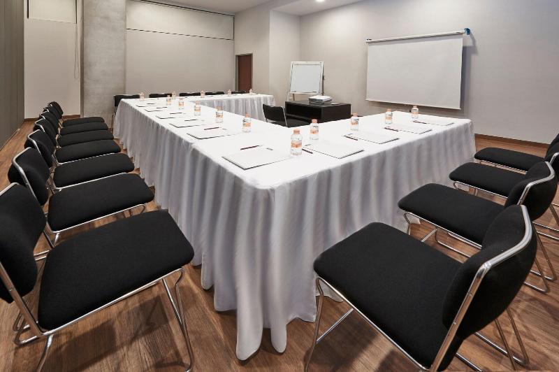 בית מלון כפרי City Express Suites By Marriott Tijuana Rio