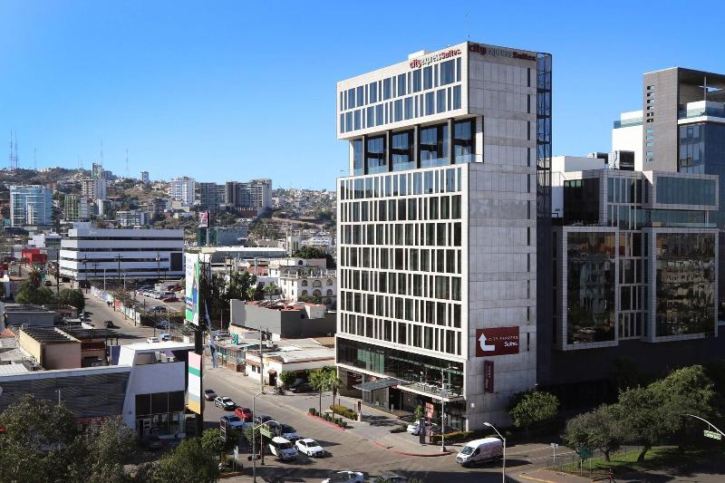 בית מלון כפרי City Express Suites By Marriott Tijuana Rio