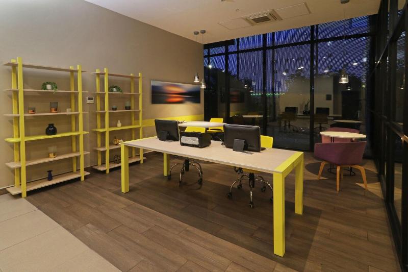 בית מלון כפרי City Express Suites By Marriott Tijuana Rio