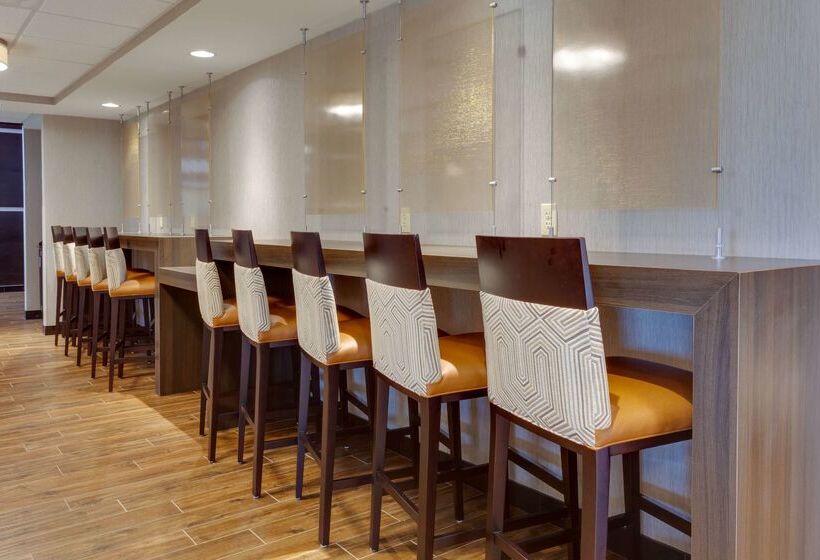 ホテル Drury Inn & Suites Overland Park