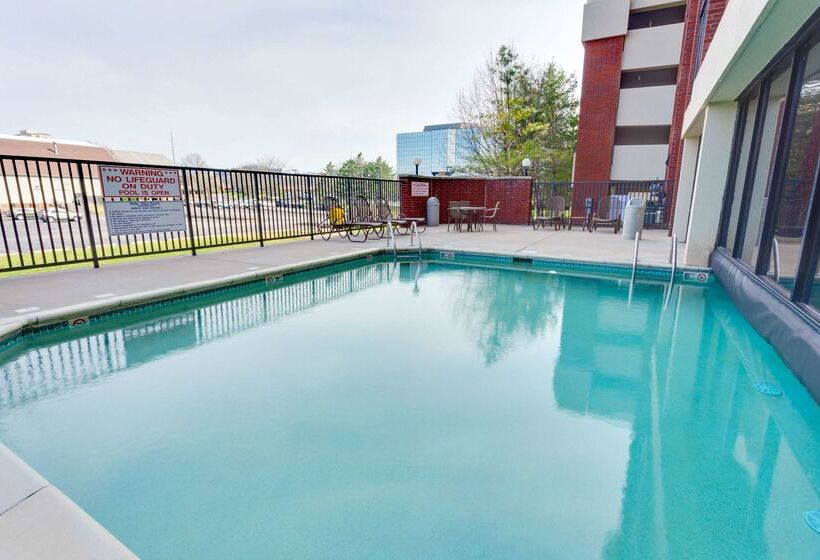 ホテル Drury Inn & Suites Overland Park