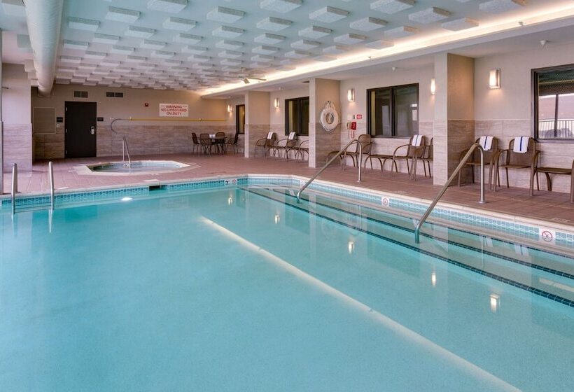 ホテル Drury Inn & Suites Overland Park