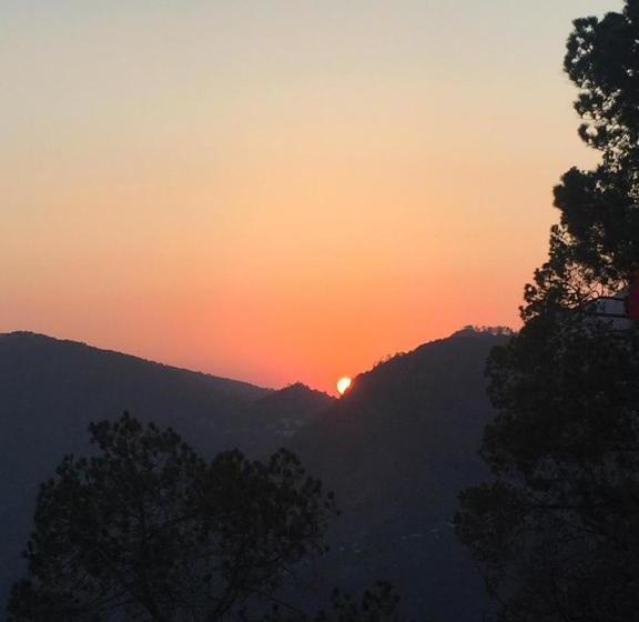 فندق Sweet Sunset Resort Nainital